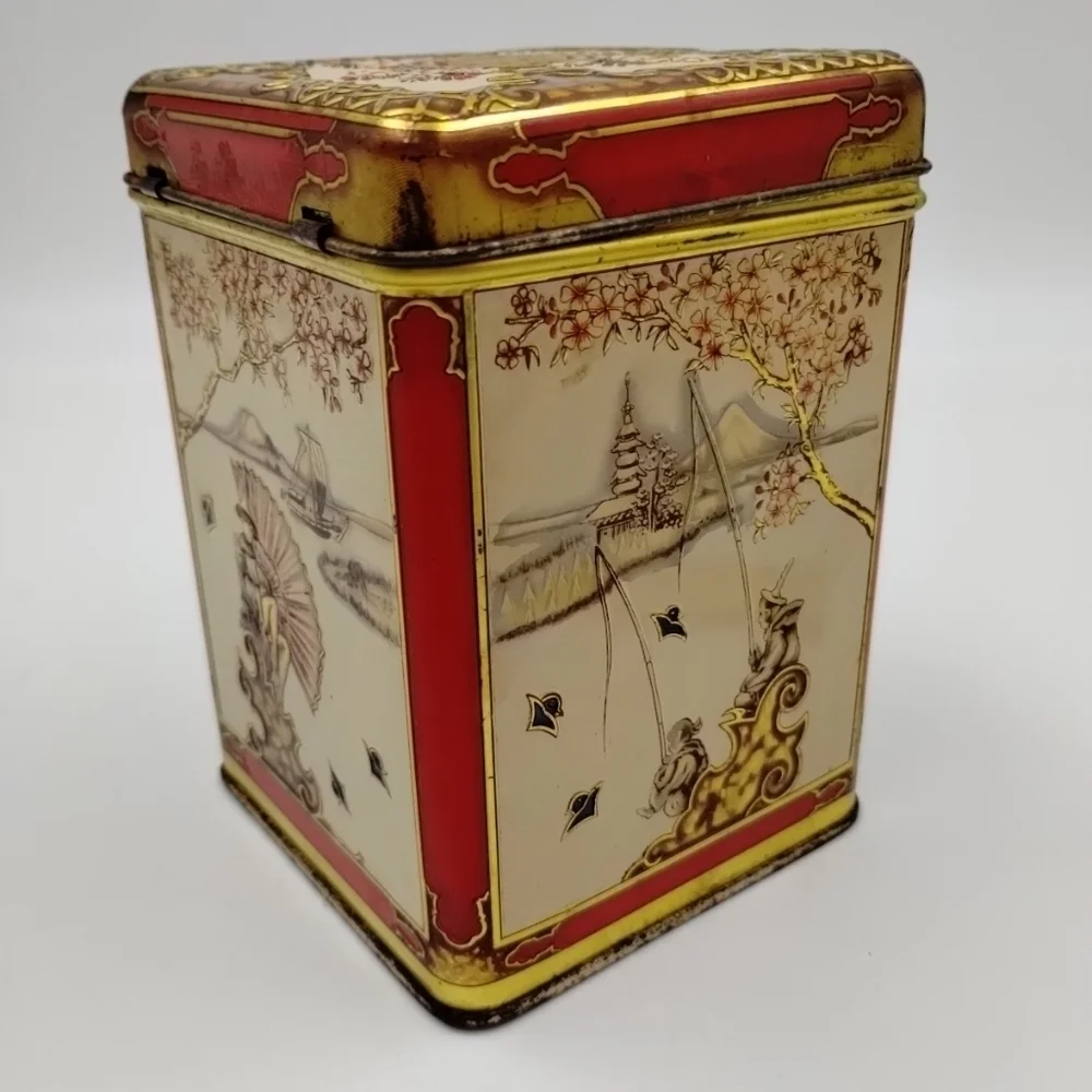 Chinese Oriental  Design Tin Hinged Box Made in Holland Lithograph Vintage